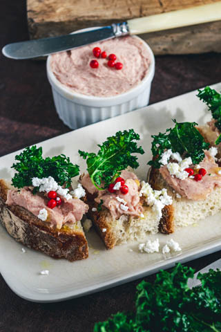 ホリデーリース風　生ハムパテのスメアブロ