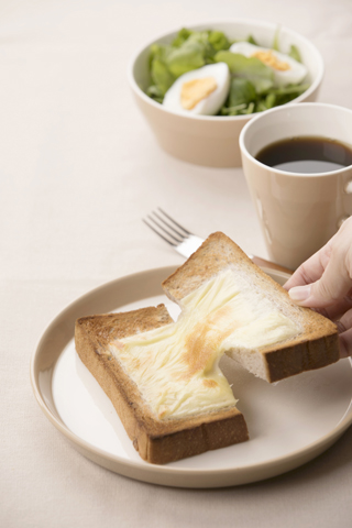 くるみ食パンでチーズトースト